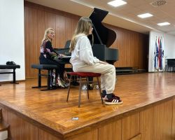 IMG 19b56dfe9430a8b3cfbc16d1e8f29a32 V